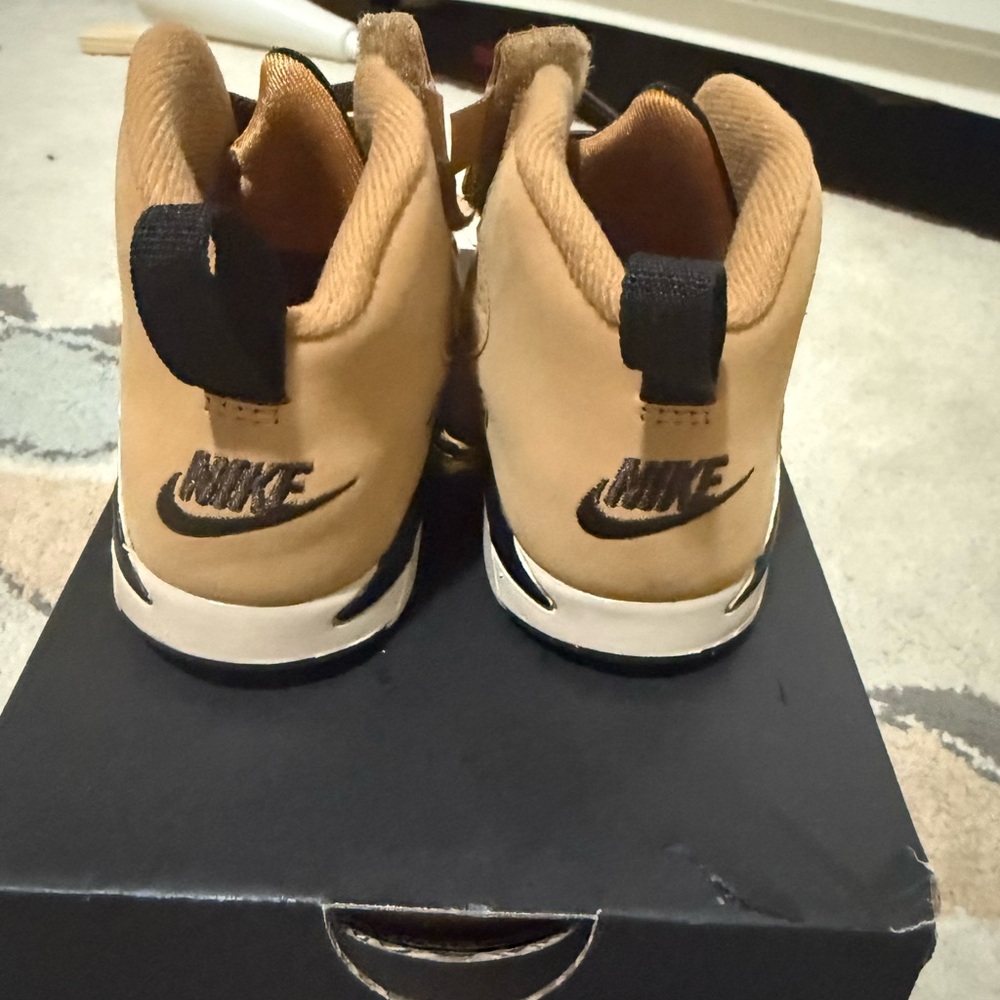 Jordan MVP 8C Sandrift/ BAROQUE Sneakers Box- LIKE NEW - Picture 4 of 7